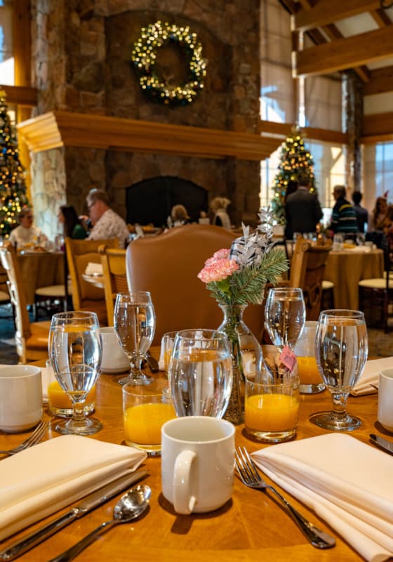 svr_clubhouse_santabrunch_winterwonderland_winter_2023_gilmour_hayden_10-(1)