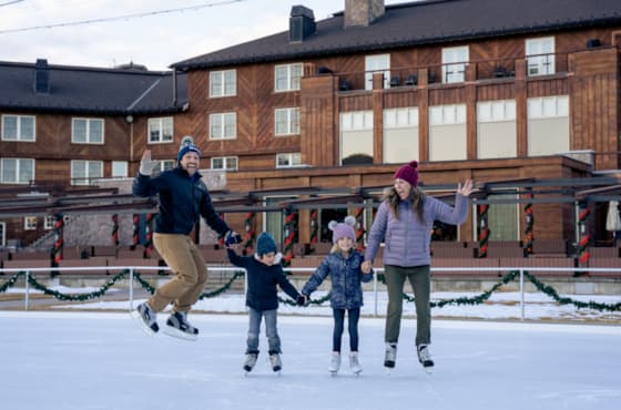 svr_icerink_skating_family_2023_highres_idarado_18