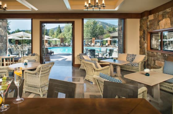 svr_poolsidecafe_dining_lodgepool_summer_2015_syms_kevin_5