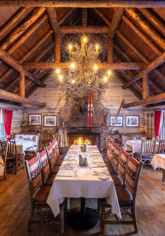 svr_trailcreekcabin_dining_family_winter_2019_dondero_steve_11