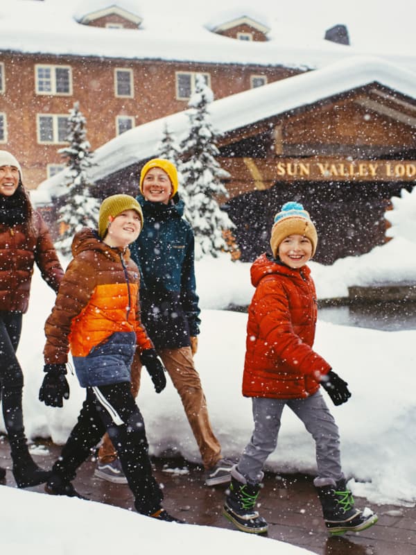 SVR_Village_SVLodge_Family_Winter_2019_Maybery_Hillary_3_V1
