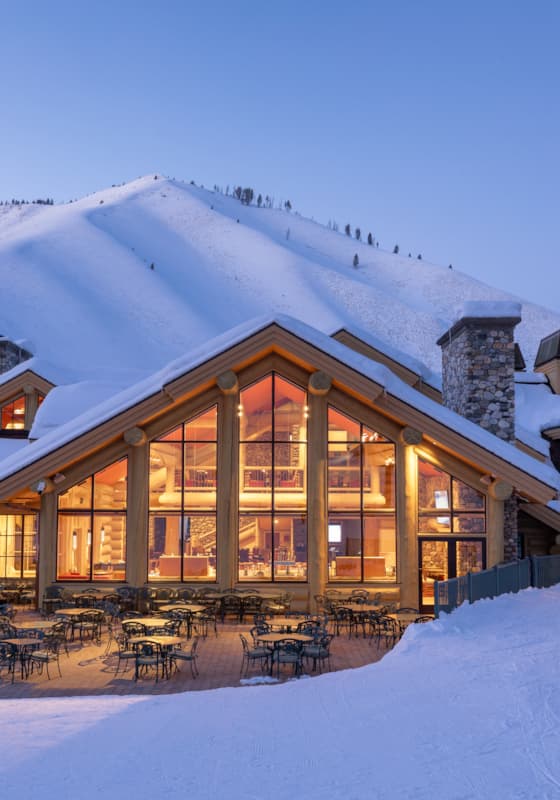 svr_warmspringslodge_dining_skiingriding_winter_2019_dondero_steve_6